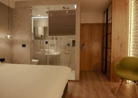 Level Luxury Room's 4