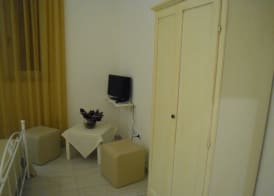 Hotel Reverse 4