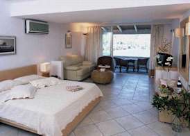Cape Kanapitsa Hotel & Suites 4