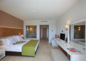 Bellazure Hotel 4