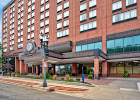DoubleTree by Hilton Lansing 3