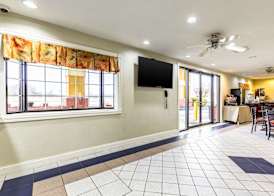 Econo Lodge Berea 4