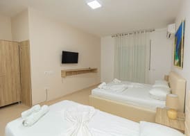 Jordan's Hotel 5