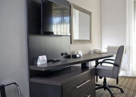 Ramada by Wyndham Ottawa On The Rideau 4