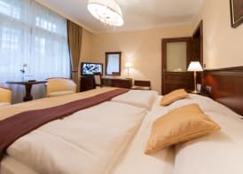 Hotel Romance 5