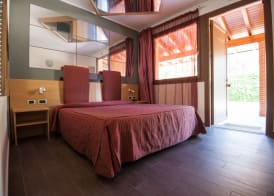Orange Motel 4