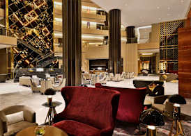 AlRayyan Hotel Doha, Curio Collection by Hilton 3