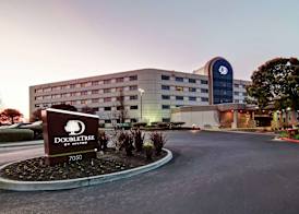DoubleTree by Hilton Pleasanton at the Club 2