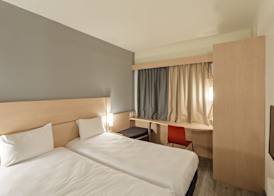 ibis Pilar 4