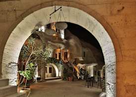 Shoestring Cave House 2