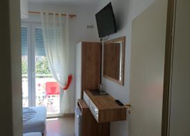Brian Hotel 4