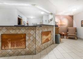 Super 8 by Wyndham Dauphin 2