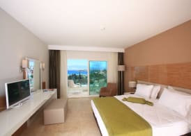 Bellazure Hotel 5