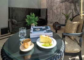 Raymond Blue Hotel 5