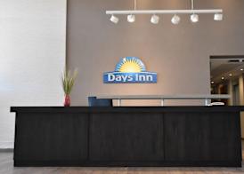 Days Inn by Wyndham Zarate 3