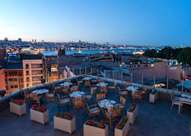 DoubleTree by Hilton Istanbul - Sirkeci 2