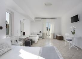 Iris Beach Hotel 5