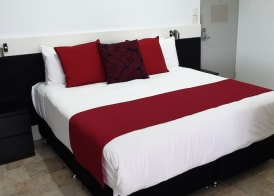 Ramada By Wyndham Cairns City Centre 3
