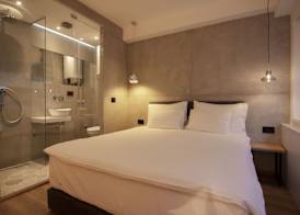 Level Luxury Room's 5