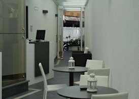 8room Hotel 3