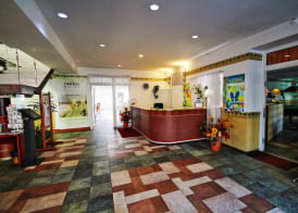 NB Hotel with Free Parking 4