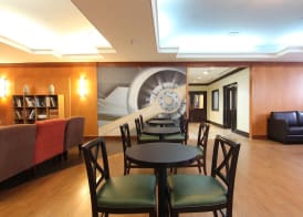 Best Western Premier Toronto Airport Carlingview Hotel 4