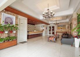 Alron Hotel Kuta 2