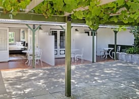 Belvidere Manor Lagoonside Cottages 5