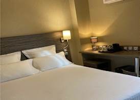 Kyriad Auray 4