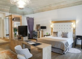 Dome Hotel 5
