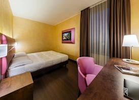 Base Hotel 5