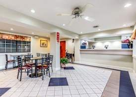 Econo Lodge Berea 2