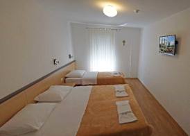 Hotel Dina 4