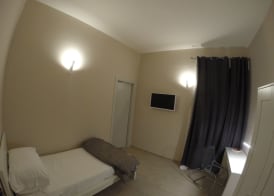 Up Hotel 4