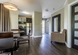 Ramada by Wyndham Ottawa On The Rideau 5