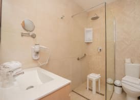 Gillieru Harbour Hotel 4