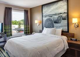 Super 8 by Wyndham Brandon MB 4