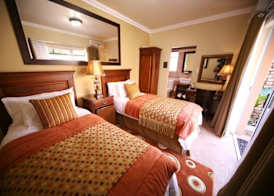 Le Cozmo Guesthouse 4