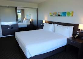 Cairns Harbourside Hotel 3