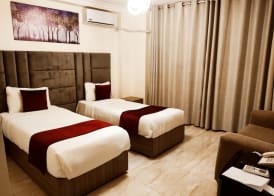 Golden Plaza Hotel 4