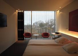 D-Hotel 2