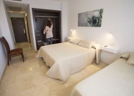 Hotel Oasis 4