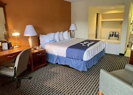 Days Inn by Wyndham Morehead 4