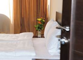 Yerevan Centre Hotel 4