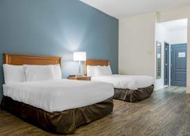 Econo Lodge Inn & Suites 5
