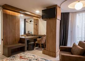 Adresin Hotel 5