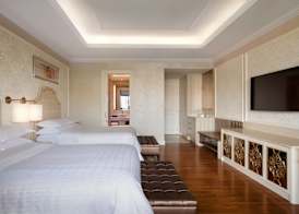 Sheraton Grand Danang Beach Resort & Spa 5