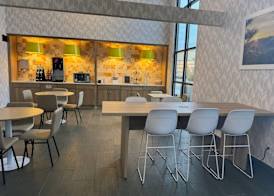 Days Inn & Suites by Wyndham Wausau 4