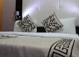 Downtown Royal Hotel 4