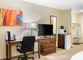 Quality Inn & Suites 4